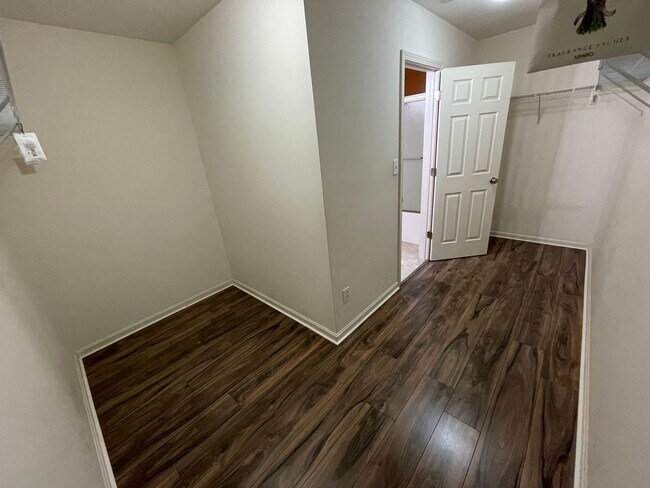 Building Photo - 10916 Collington Dr