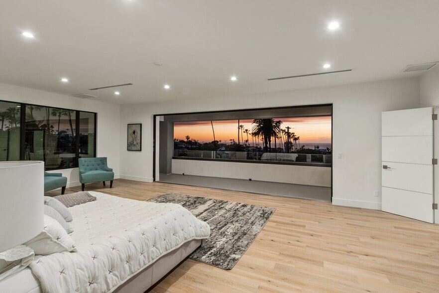 Master Inside/Outside Balcony - 4386 Newport Ave