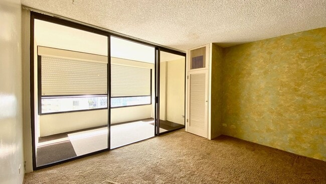 Building Photo - AVAILABLE NOW! STUDIO WITH 1 PARKING IN MAKIKI