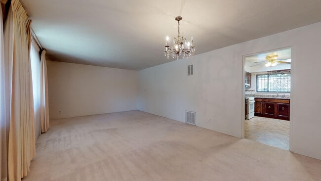 Building Photo - UPTOWN 3/BD 2/BA 1/CP WORKSHOP