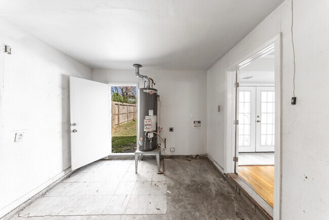 Building Photo - 4710 Glenmont St