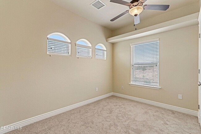 Building Photo - 6285 Wildwood Ct