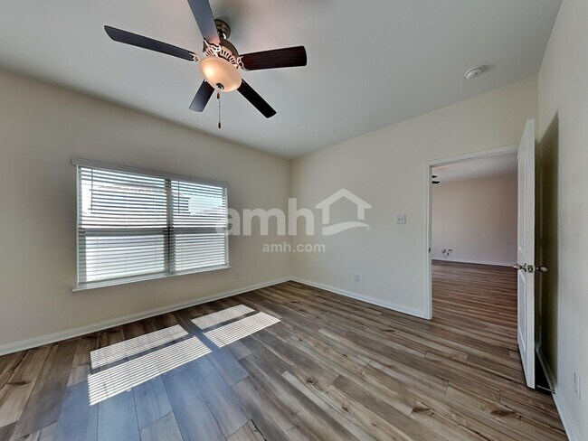 Building Photo - 216 Foster Ln