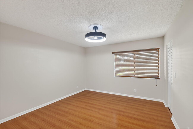 Building Photo - 511 Shady Pine Way