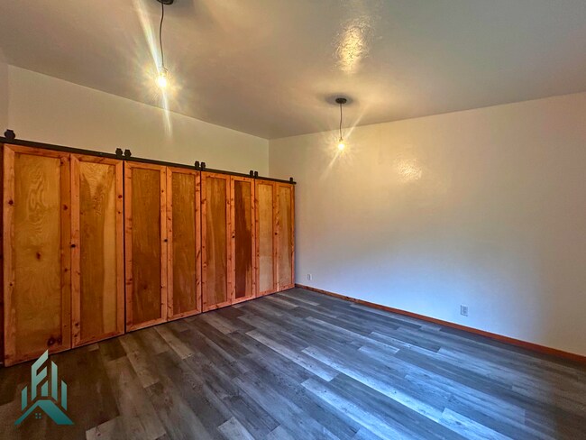 Building Photo - Peaceful Home Among the Evergreens in Eddy...