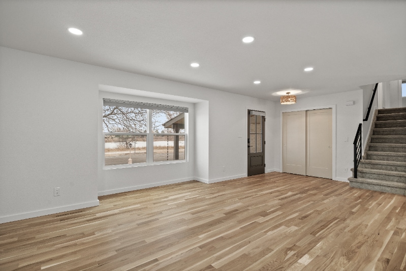 Building Photo - 2967 Lakeshore Dr