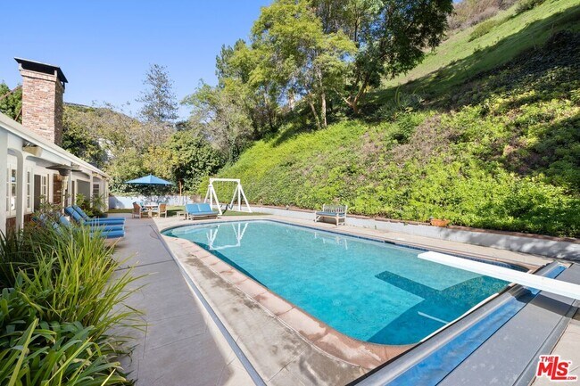 Building Photo - 1456 Roscomare Rd