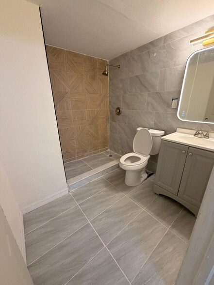 Building Photo - 2304 W Idlewild Ave