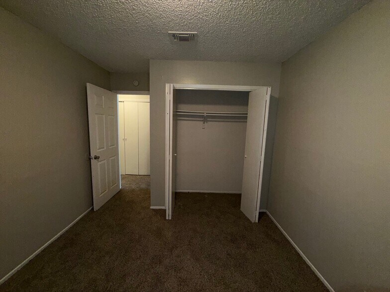 Building Photo - 3435 Gateway Dr