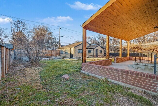 Building Photo - 3021 N Columbine St