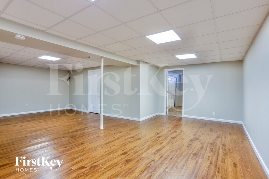 Building Photo - 70 Fawn Oaks Dr