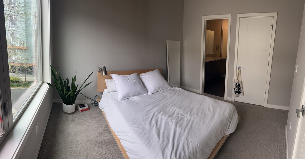Master bedroom - 2515 SE 29th Ave