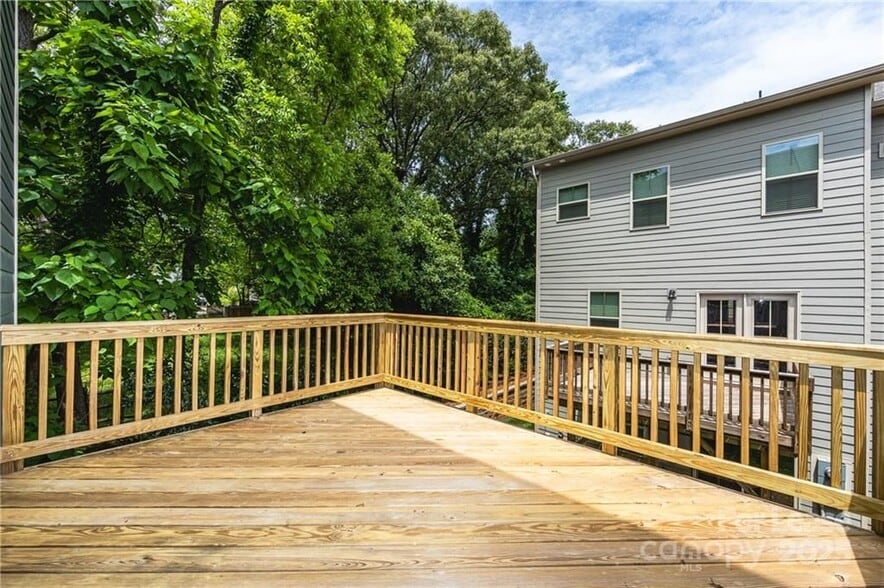 Building Photo - 1736 Town Oak Ln