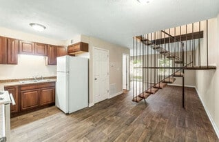 Building Photo - Oxford Village Townhomes