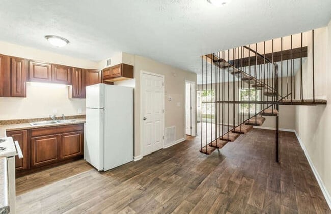 Building Photo - Oxford Village Townhomes