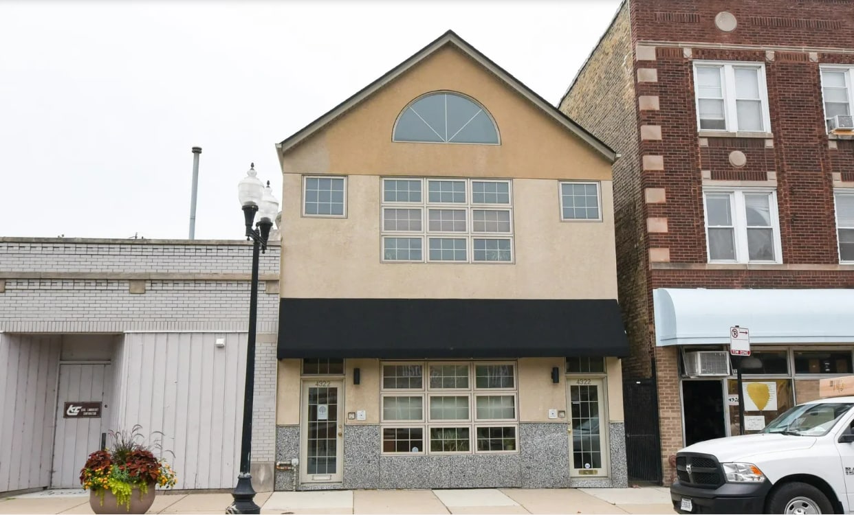 Building - 4322 N Lincoln Ave
