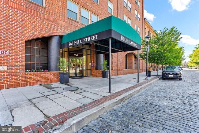 Building Photo - 960 Fell St