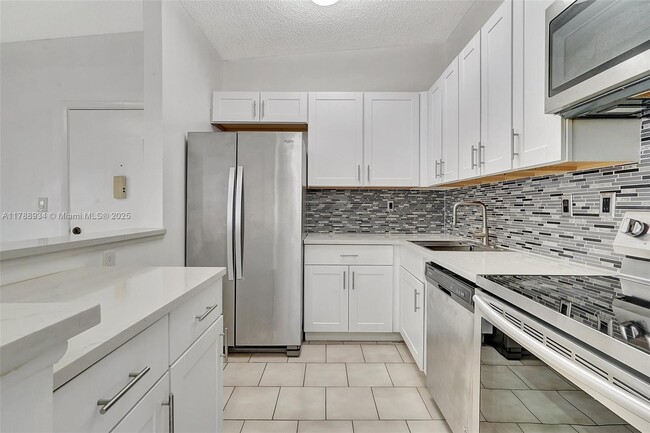 Building Photo - 825 NE 199th St