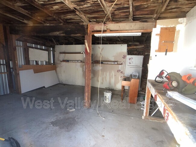 Building Photo - 441 Hazelton St