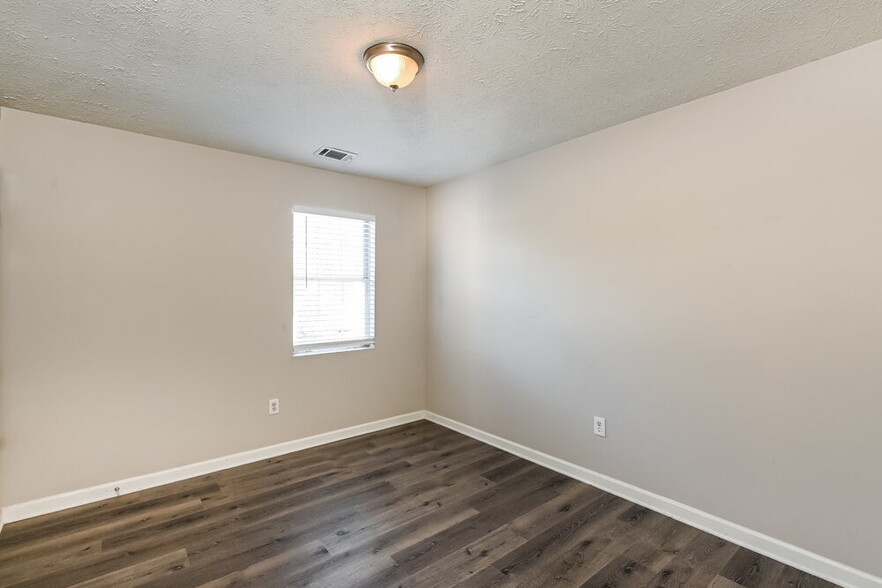 Building Photo - 5895 Brookside Dr SE
