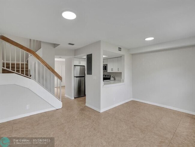 Building Photo - 8503 NW 35th Ct