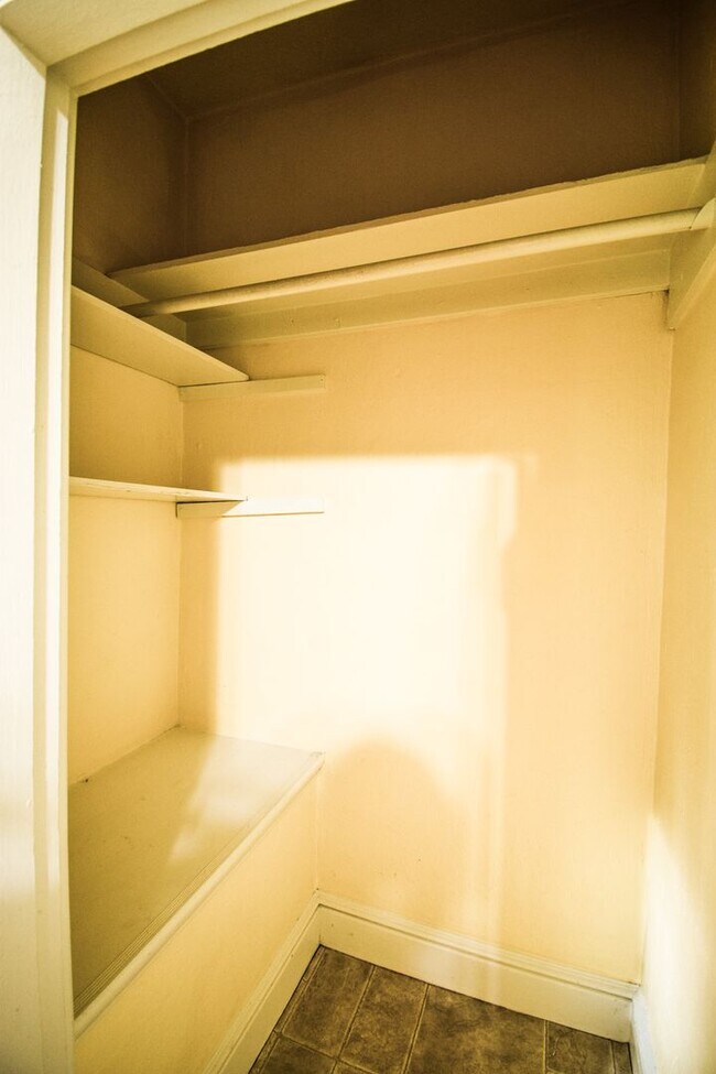 Building Photo - Spacious 4BD/2BA Two-Story Home w/ Fenced Yard & Huge Basement! Pets OK!