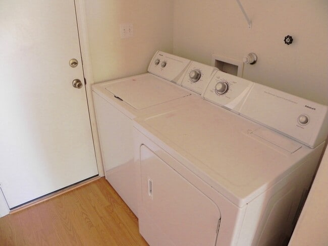 Building Photo - Prominent 3 Bedroom, 2 Bath Single Story Home In Rio Rancho!