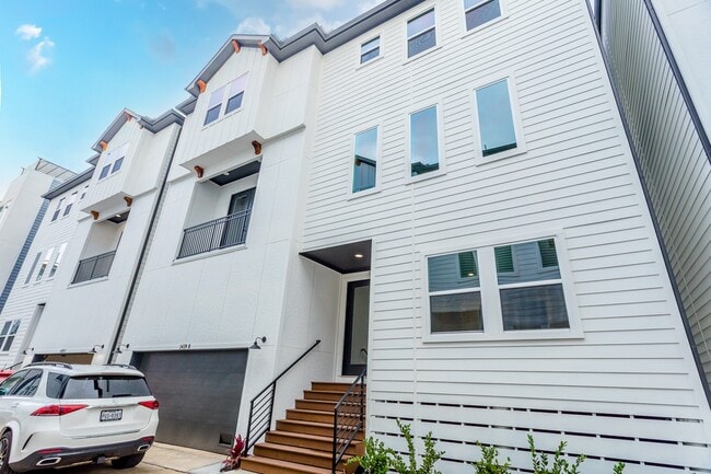 Building Photo - 1439 W 25th St