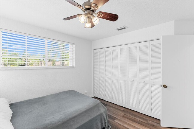 Building Photo - 1060 Capistrano