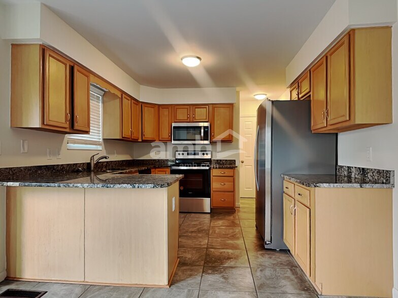 Building Photo - 2113 Lynwood Pl