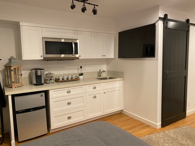 Kitchenette in Studio - 8954 Wonderland Ave