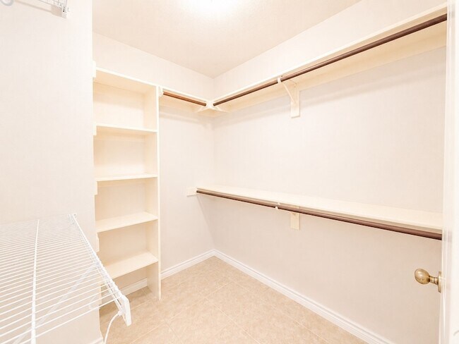 Building Photo - 709 Ridgemont Dr