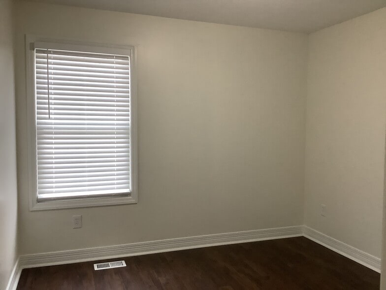 Building Photo - 768 Shellbark St