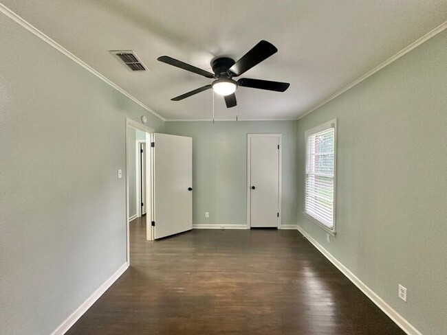 Building Photo - Updated 3-Bedroom Home Near TJC & Medical ...