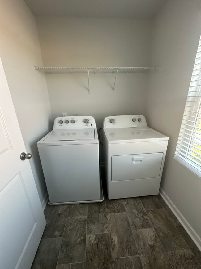 Building Photo - 504 Cloudland Dr