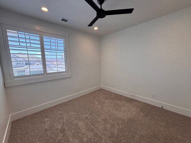 Building Photo - Beautiful 5 bed | 4 Bath | 3 Car Garage