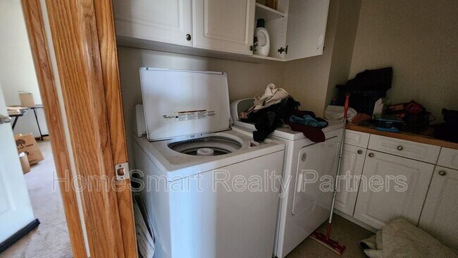 Building Photo - 203 W Coal Creek Dr
