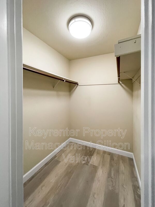 Building Photo - 933 Miramonte Ave