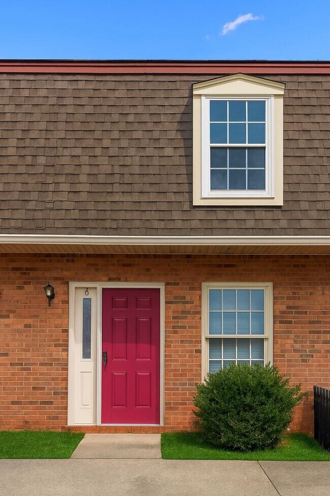 Building Photo - Great 2 bedroom townhome in Oakwood!