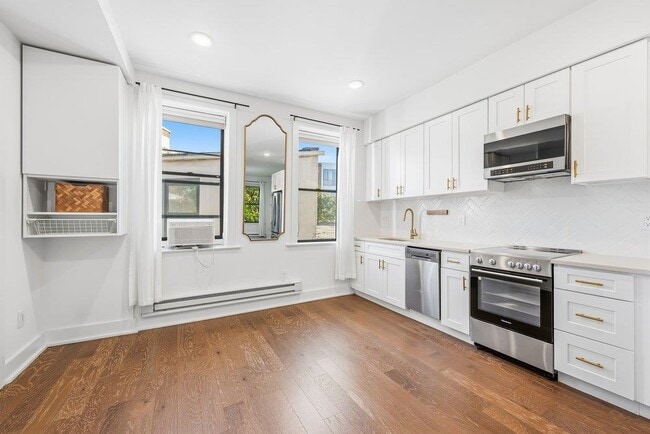 Building Photo - 366 2nd St