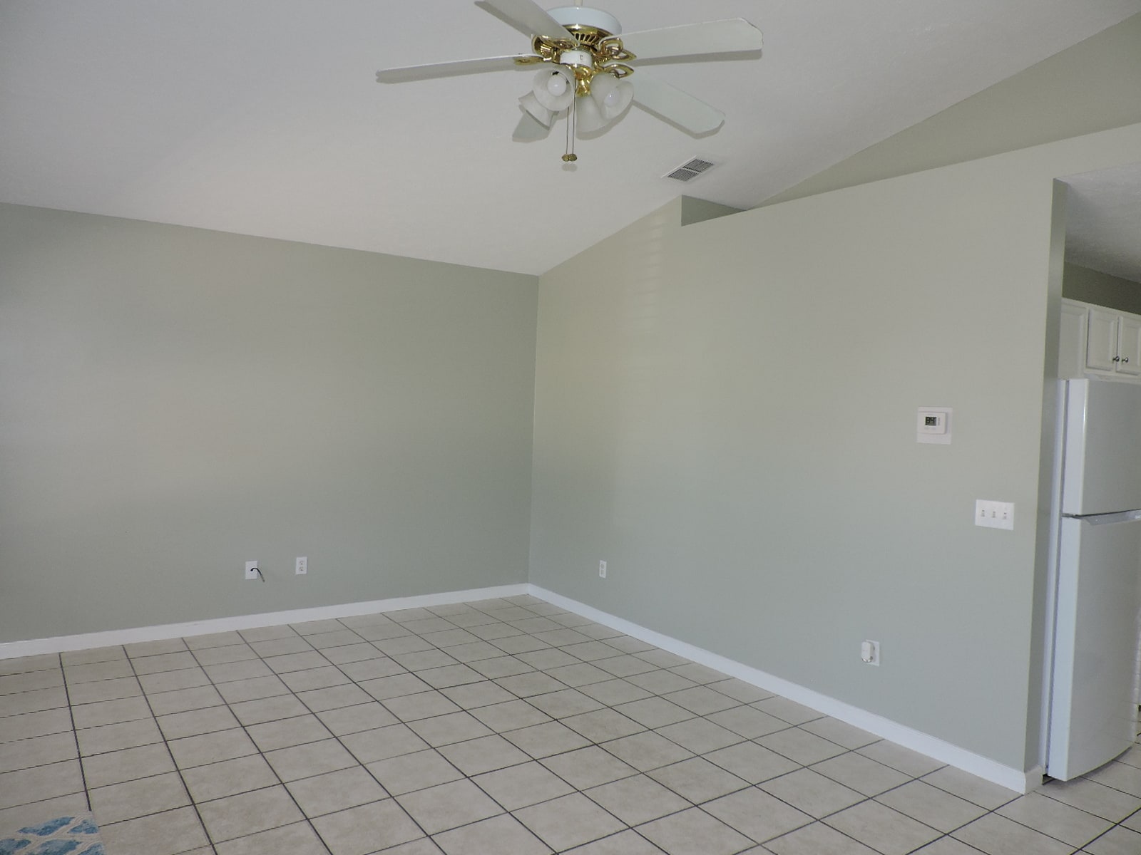 Building Photo - 5931 Pinetree Ave