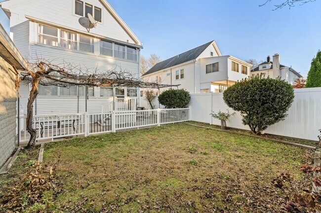 Building Photo - 14 St Marys St