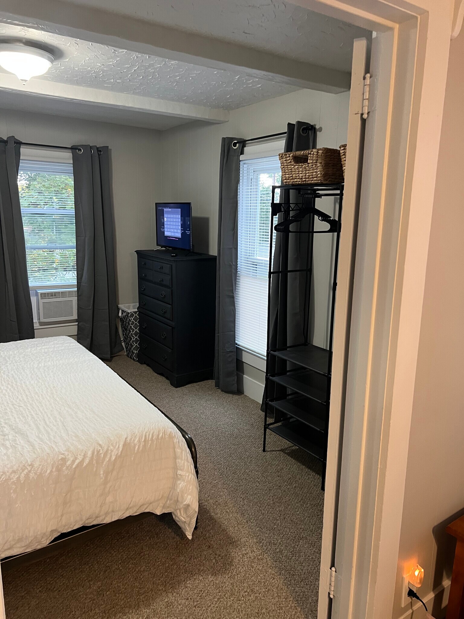 Building Photo - 14 1st St