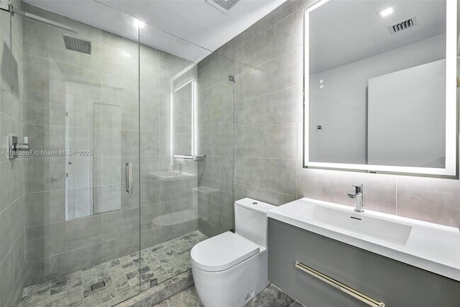 Building Photo - 204 Sunrise Dr