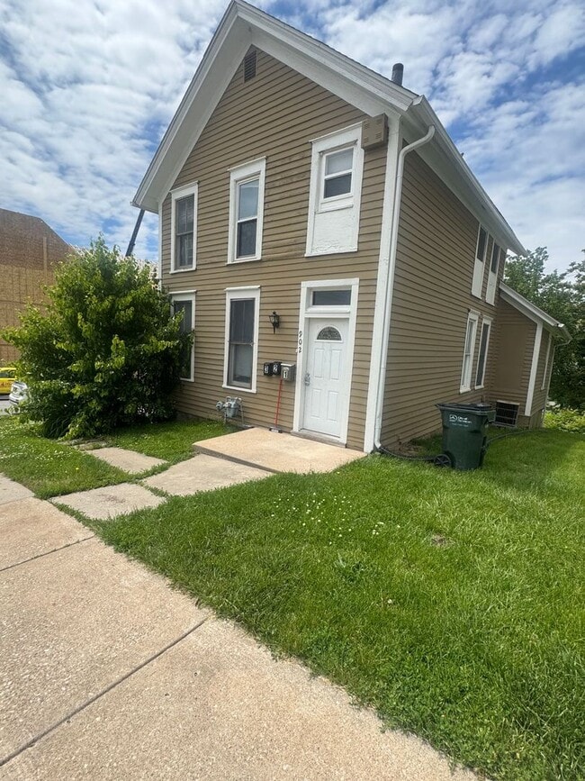 Building Photo - 902 N Harrison St