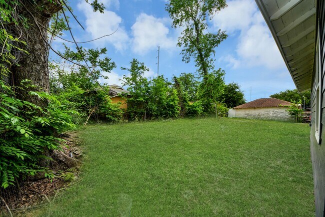 Building Photo - 7021 Canal St