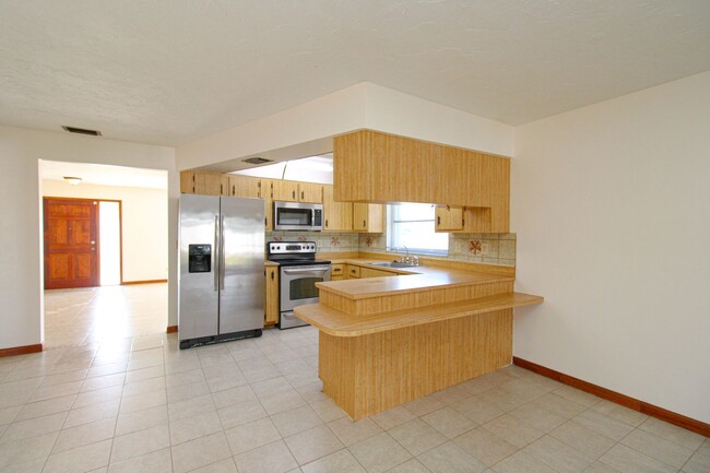 Building Photo - ** 2/2 HOME IN NAPLES PARK UNFURNISHED ** ...