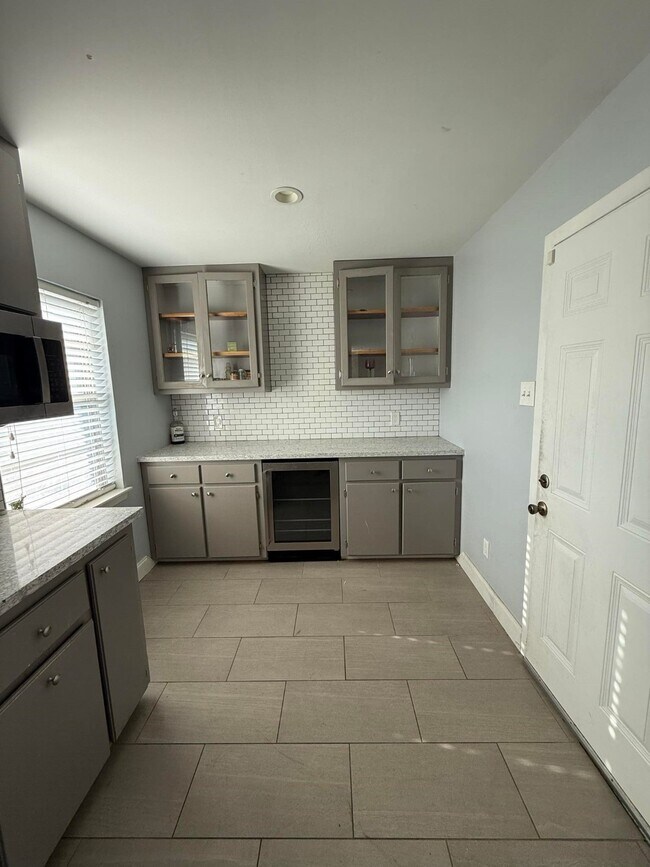 Building Photo - 11210 Sageoak Dr