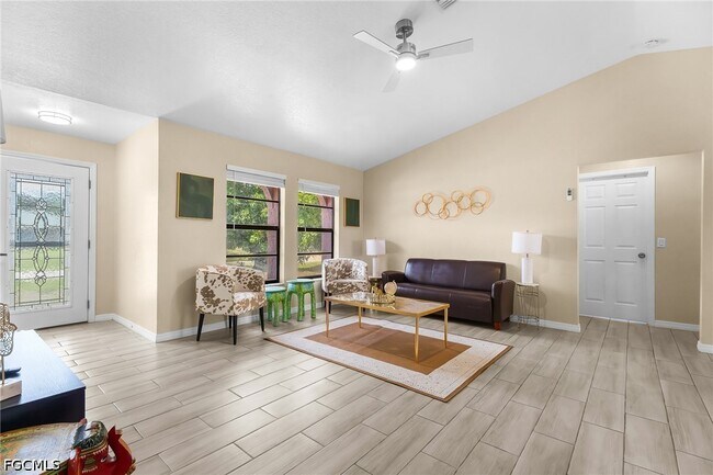 Building Photo - 930 SW 34th St