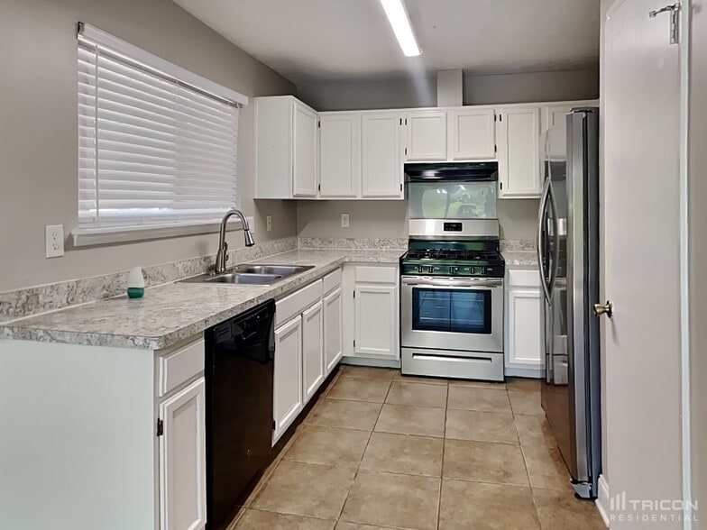 Building Photo - 4765 Jamerson Forest Cir